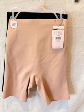 2 Danskin Women’s Hi-Waist Scuba Shaping Shorts— Nude and Black Size Small